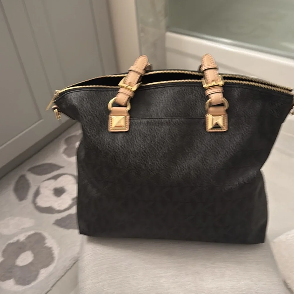 Michael Kors excellent
